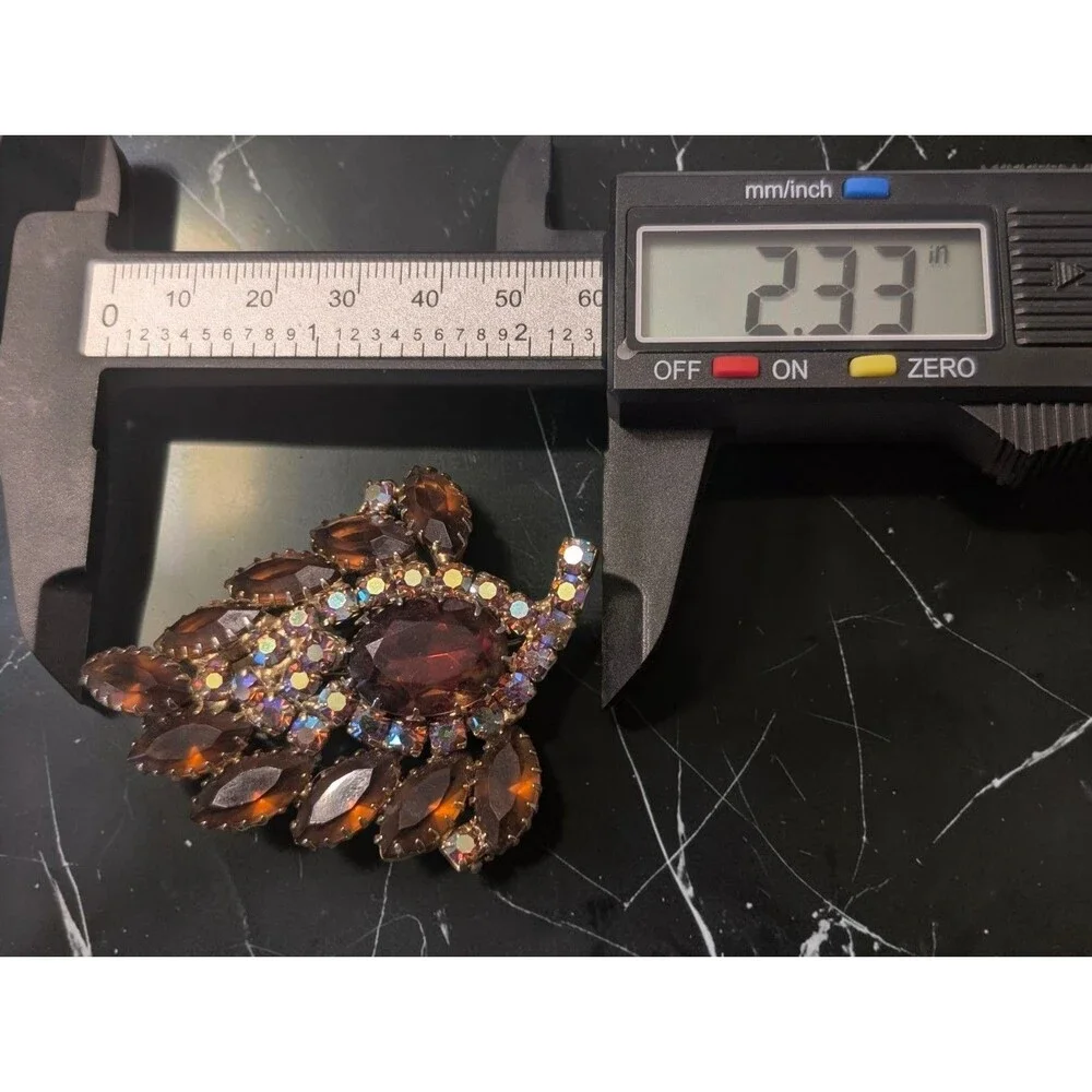 VTG Juliana Style D&E Amber Topaz Rootbeer Rhinestone Aurora Borealis Brooch Pin